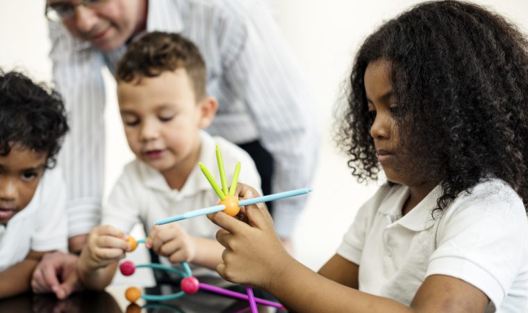 Aula De Matemática No Ensino Fundamental. As Crianças Estão